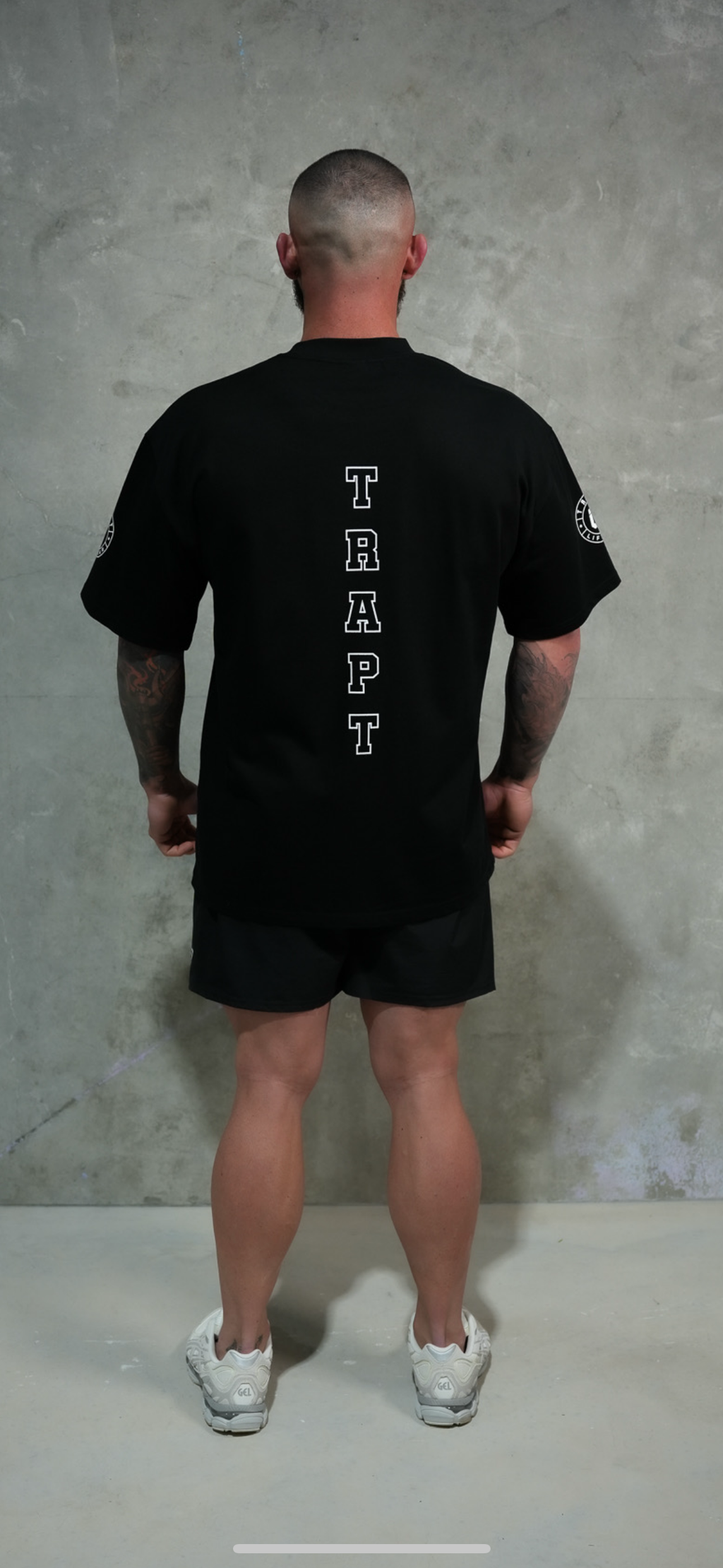 Back look oversized TRAPT liftwear shirt 