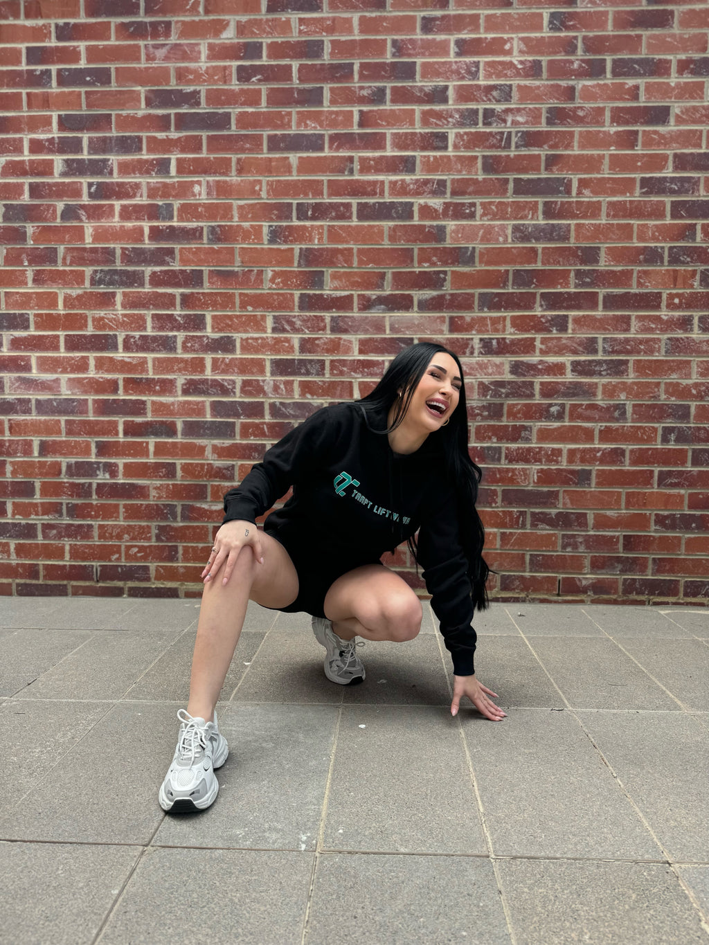 Female hoodie black TRAPT liftwear Kneeling 