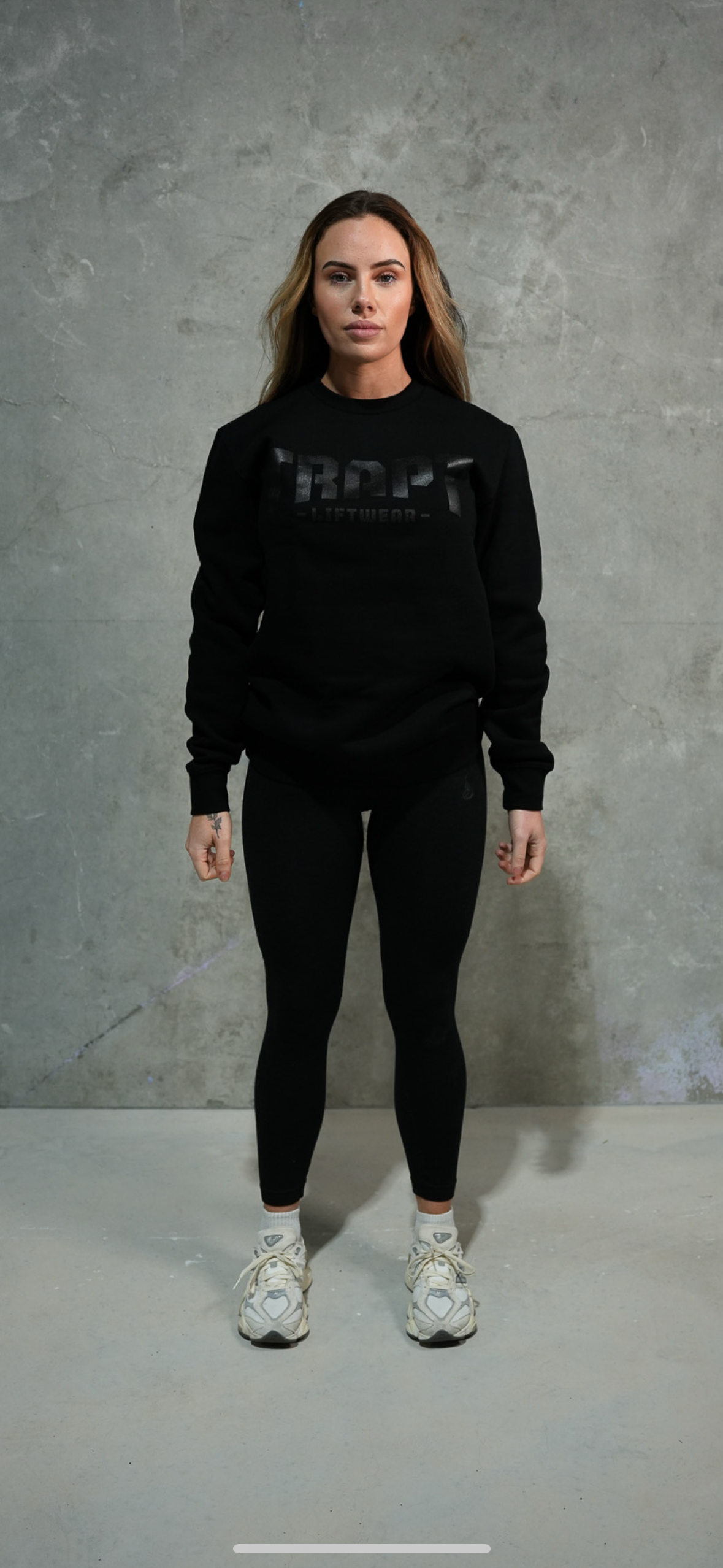 Front facing crew neck jumper TRAPT liftwear Black 